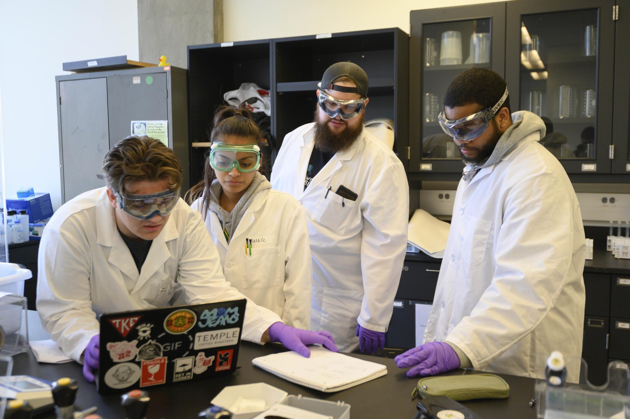 Image of students in lab